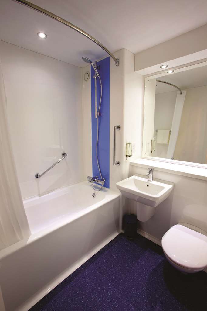 Travelodge Ipswich Beacon Hill Coddenham Room photo
