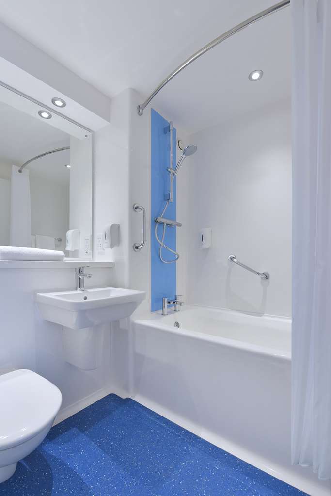 Travelodge Ipswich Beacon Hill Coddenham Room photo